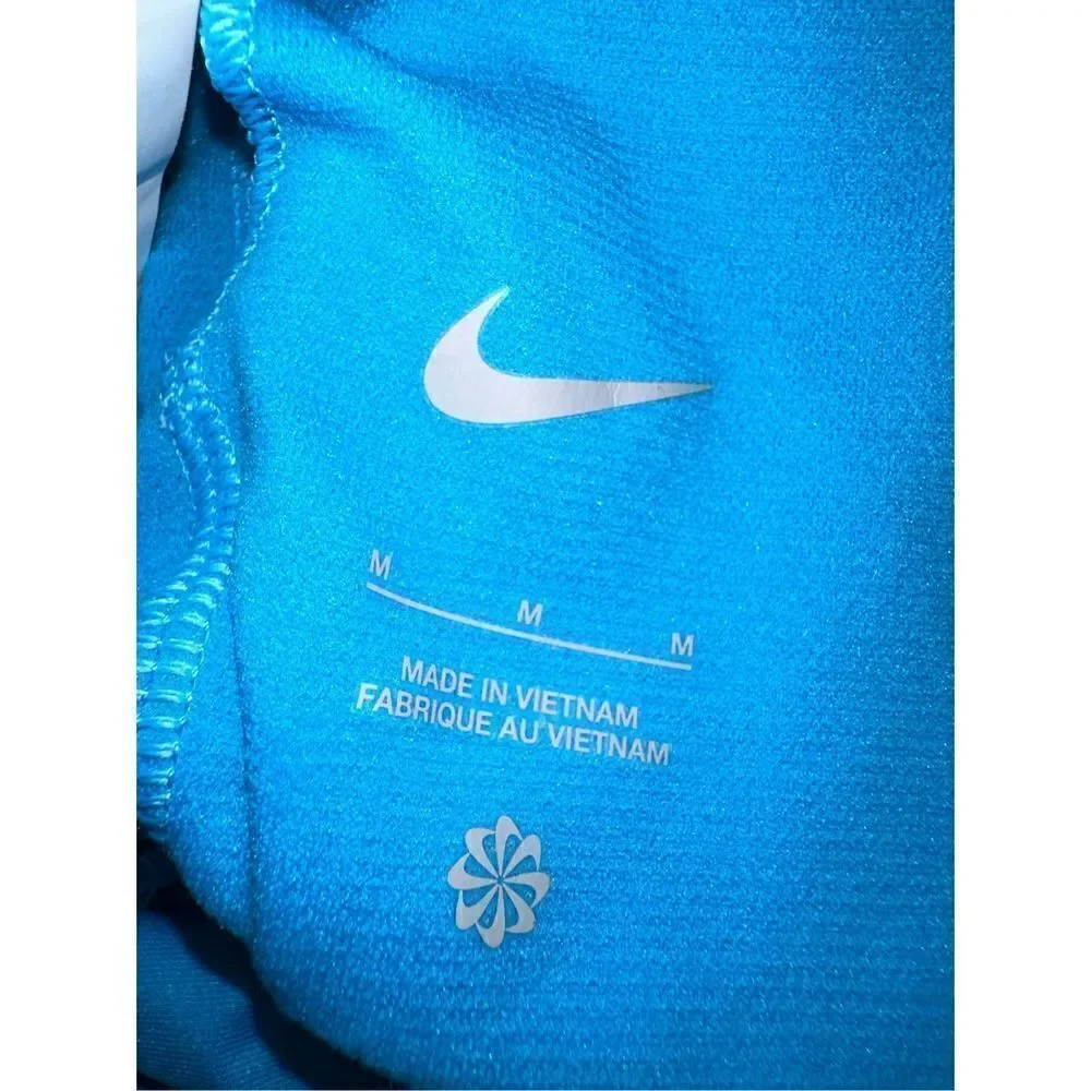Nike Women's Essential Scoop Neck Tankini Top